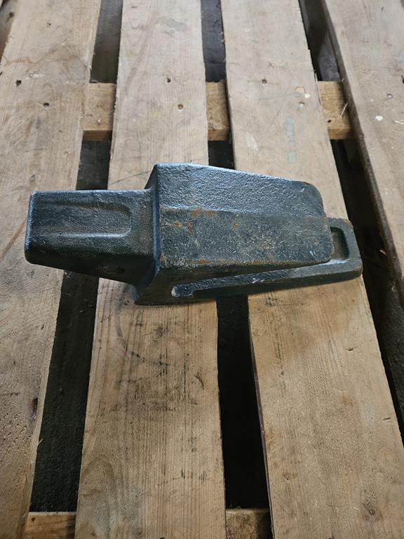 7 Adapter zęba łyżki 6106-31320