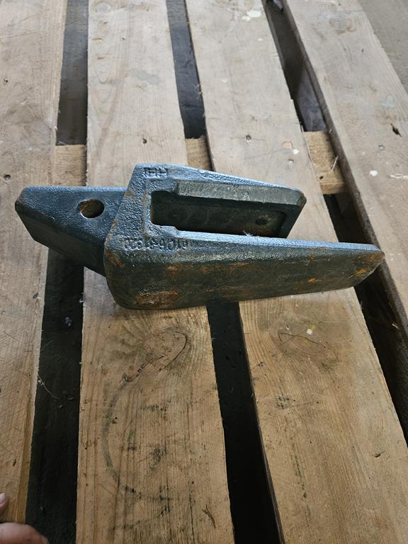 8 Adapter zęba łyżki 6106-31320