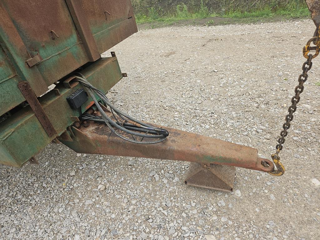 02 Przyczepa rolnicza skorupowa Bailey