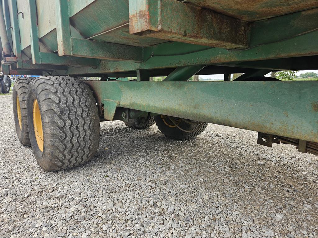 06 Przyczepa rolnicza skorupowa Bailey