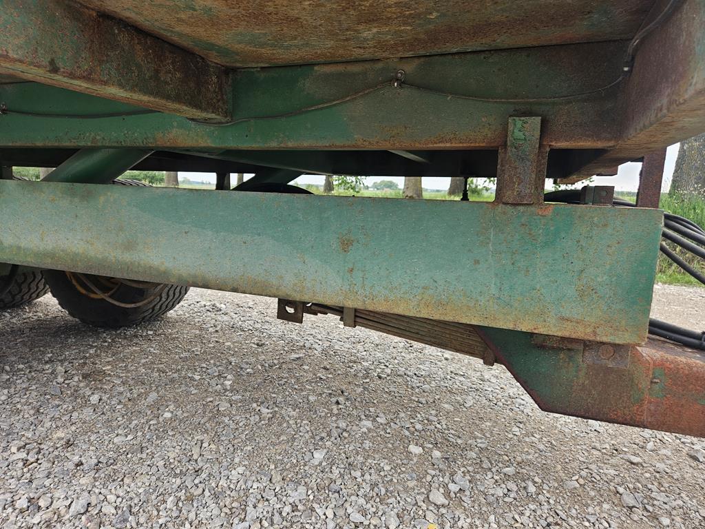 07 Przyczepa rolnicza skorupowa Bailey