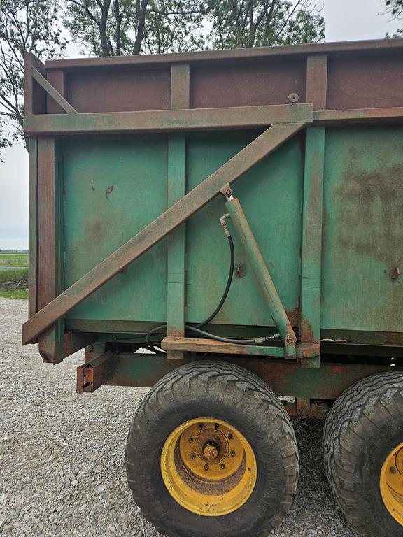 10 Przyczepa rolnicza skorupowa Bailey