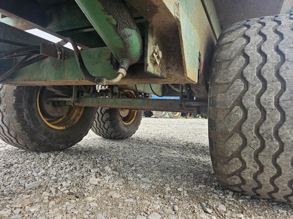 21 Przyczepa rolnicza skorupowa Bailey