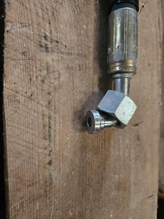 6 Przewód hydrauliczny 82037437