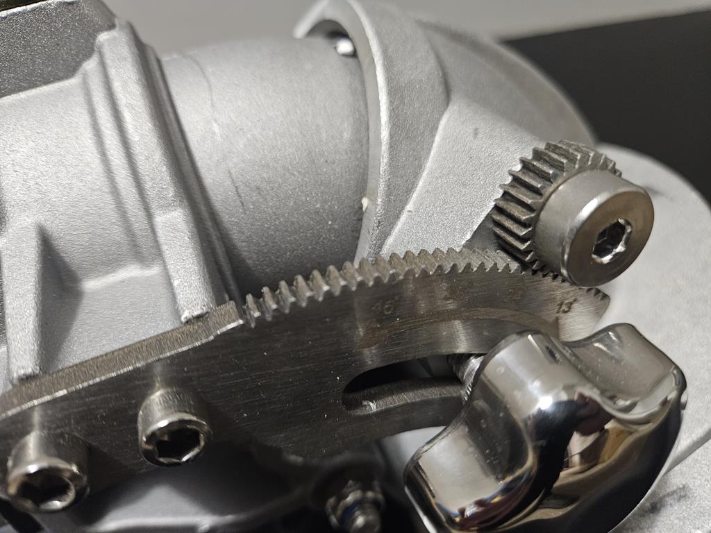 12 Zraszacz z regulowanym kątem