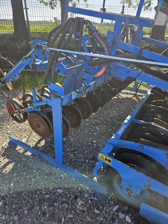 26 Agregat uprawowo-siewny Lemken