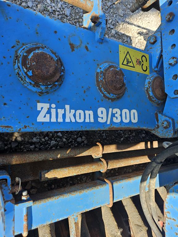 37 Agregat uprawowo-siewny Lemken