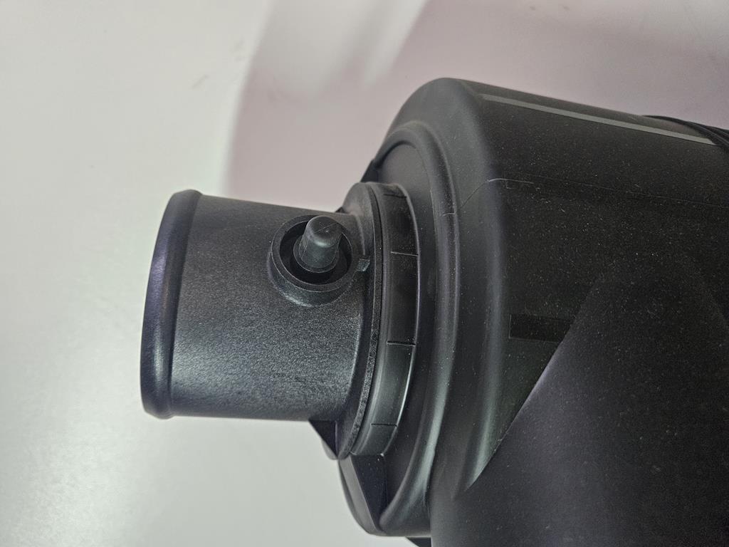 3 Obudowa filtra powietrza 84334657