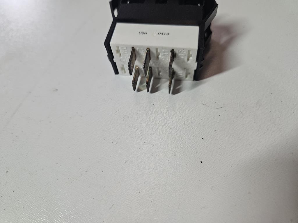 3 Przełącznik 84320658