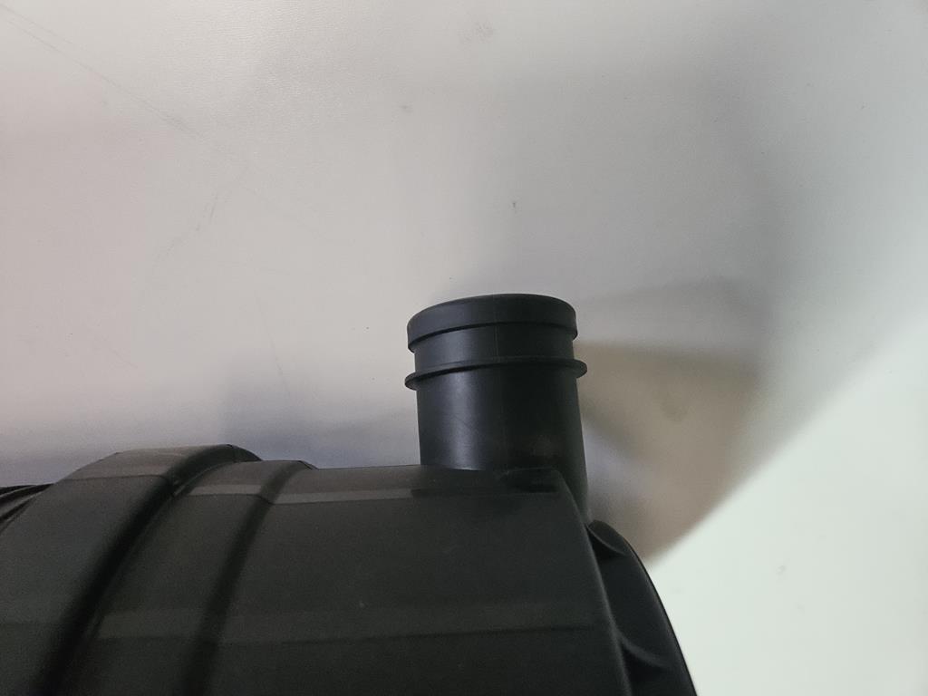 4 Obudowa filtra powietrza 84334657