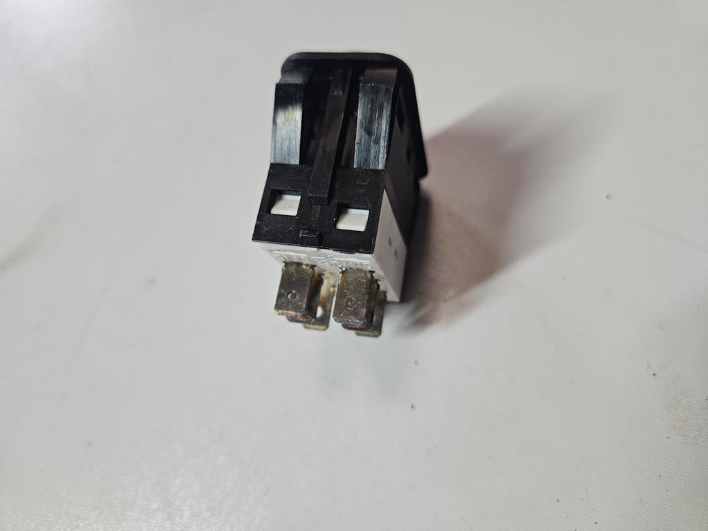 4 Przełącznik 84320658