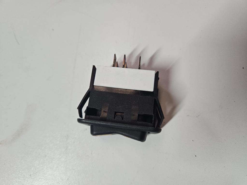 5 Przełącznik 84320658