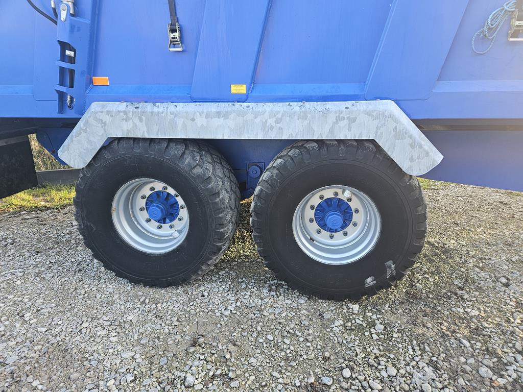 17 Przyczepa rolnicza tandem Marshall