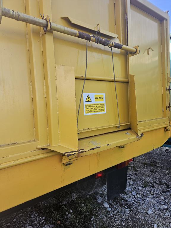 18 Przyczepa rolnicza skorupowa Marston