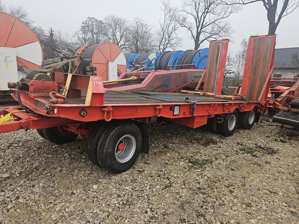 03 Przyczepa niskopodwoziowa trzyosiowa