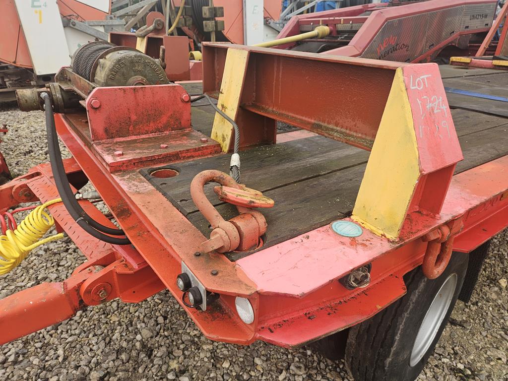 06 Przyczepa niskopodwoziowa trzyosiowa