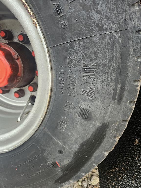 10 Przyczepa niskopodwoziowa trzyosiowa