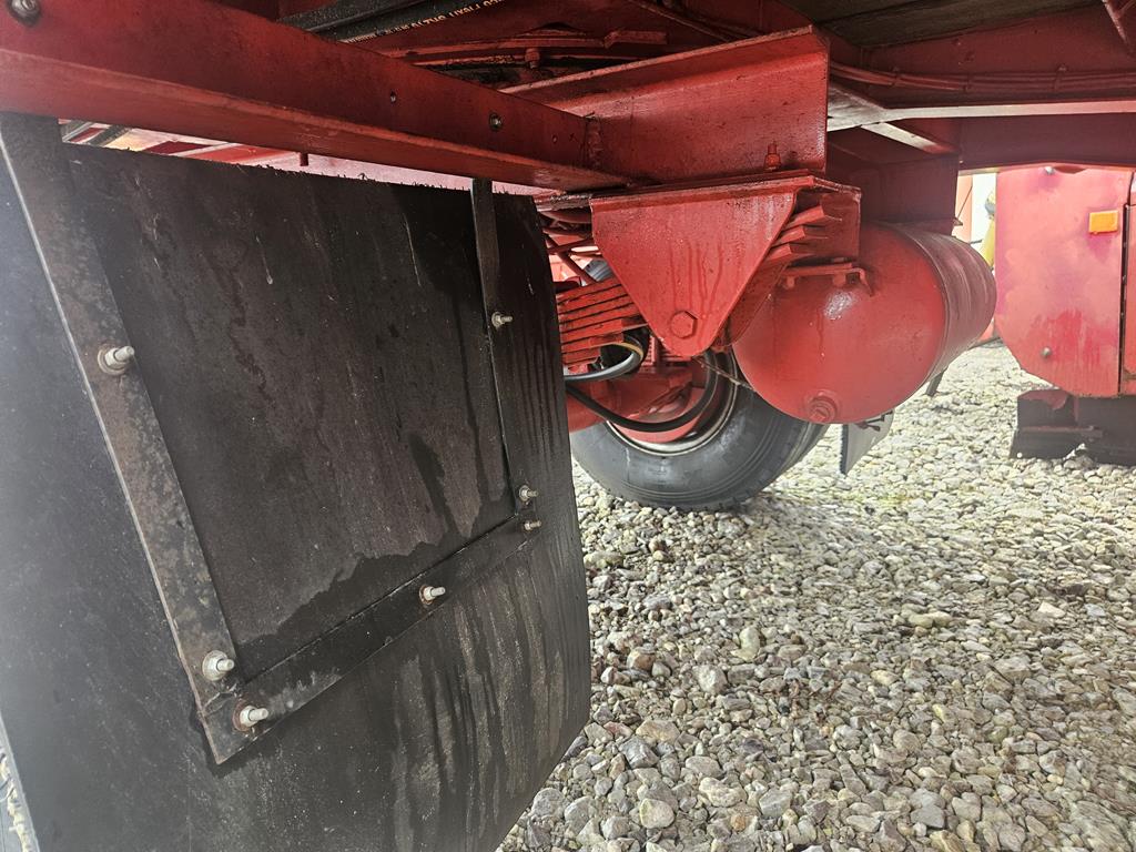 11 Przyczepa niskopodwoziowa trzyosiowa