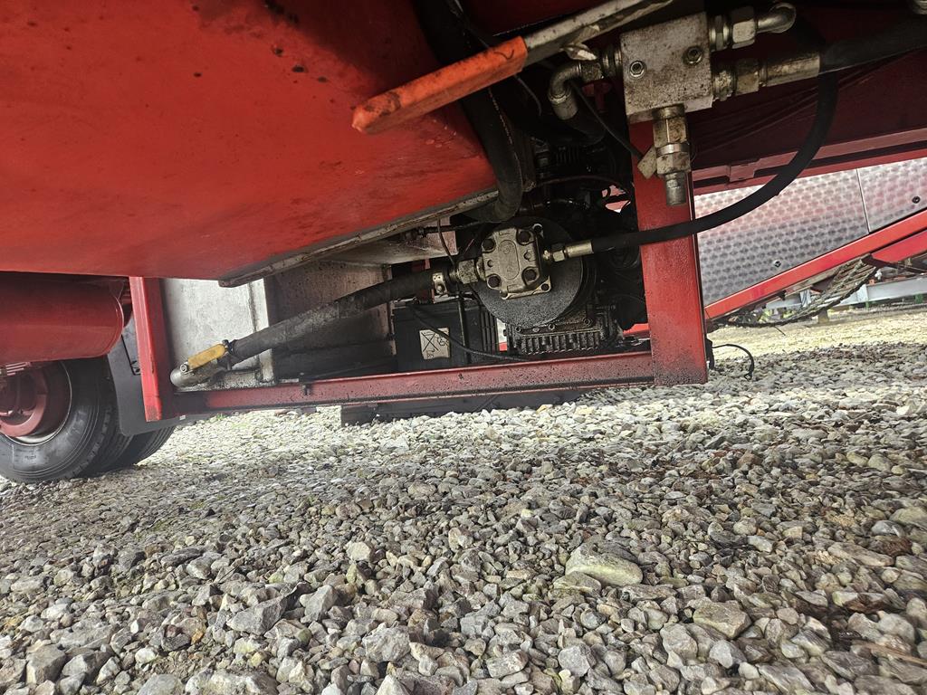 13 Przyczepa niskopodwoziowa trzyosiowa