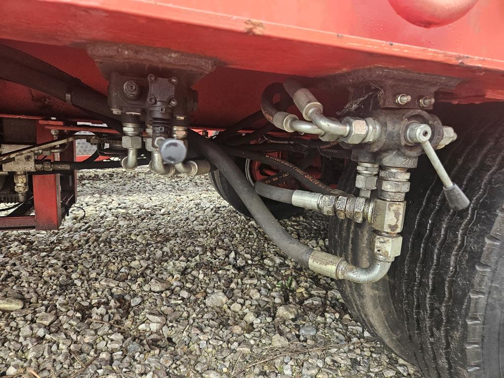 14 Przyczepa niskopodwoziowa trzyosiowa