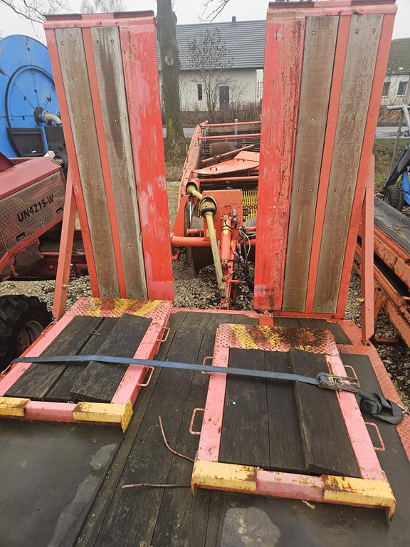 19 Przyczepa niskopodwoziowa trzyosiowa