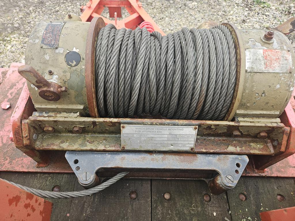 21 Przyczepa niskopodwoziowa trzyosiowa