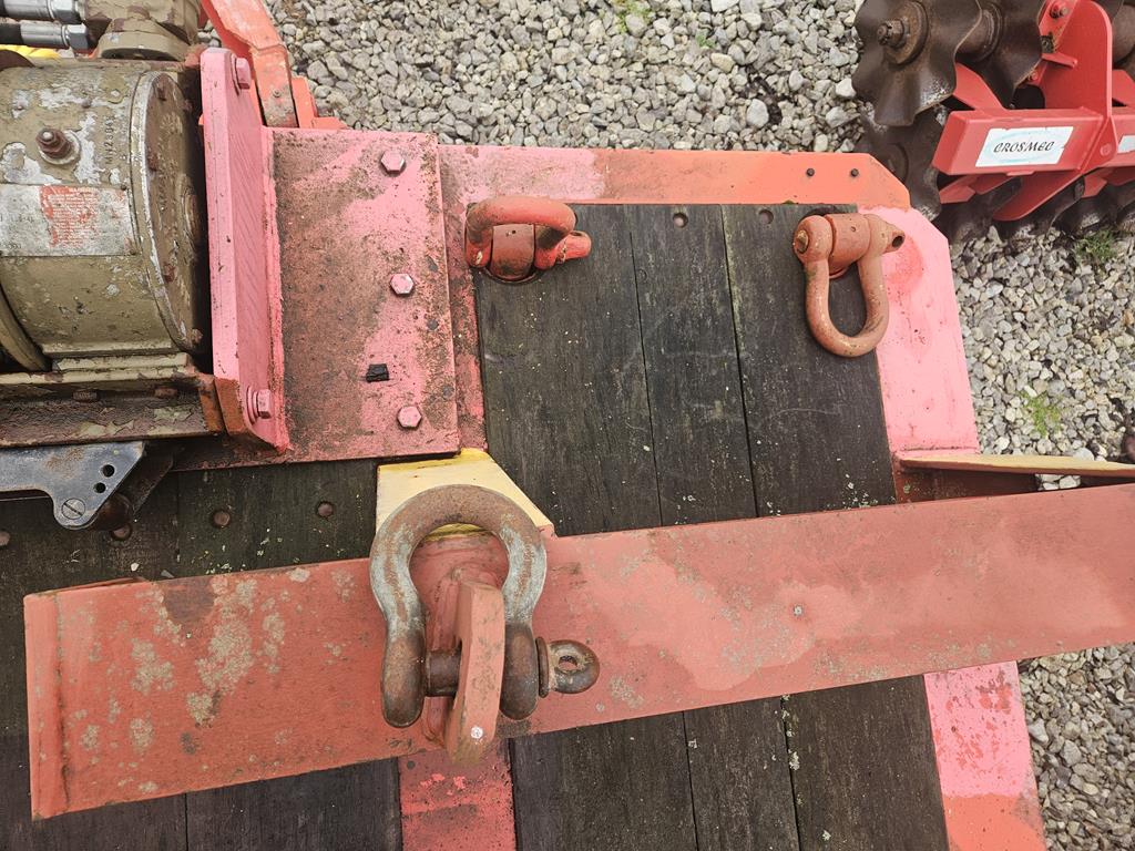 22 Przyczepa niskopodwoziowa trzyosiowa