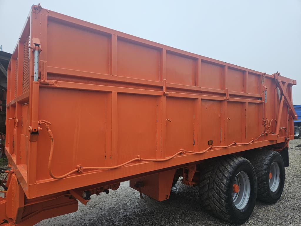 24 Przyczepa rolnicza Richard Larrington