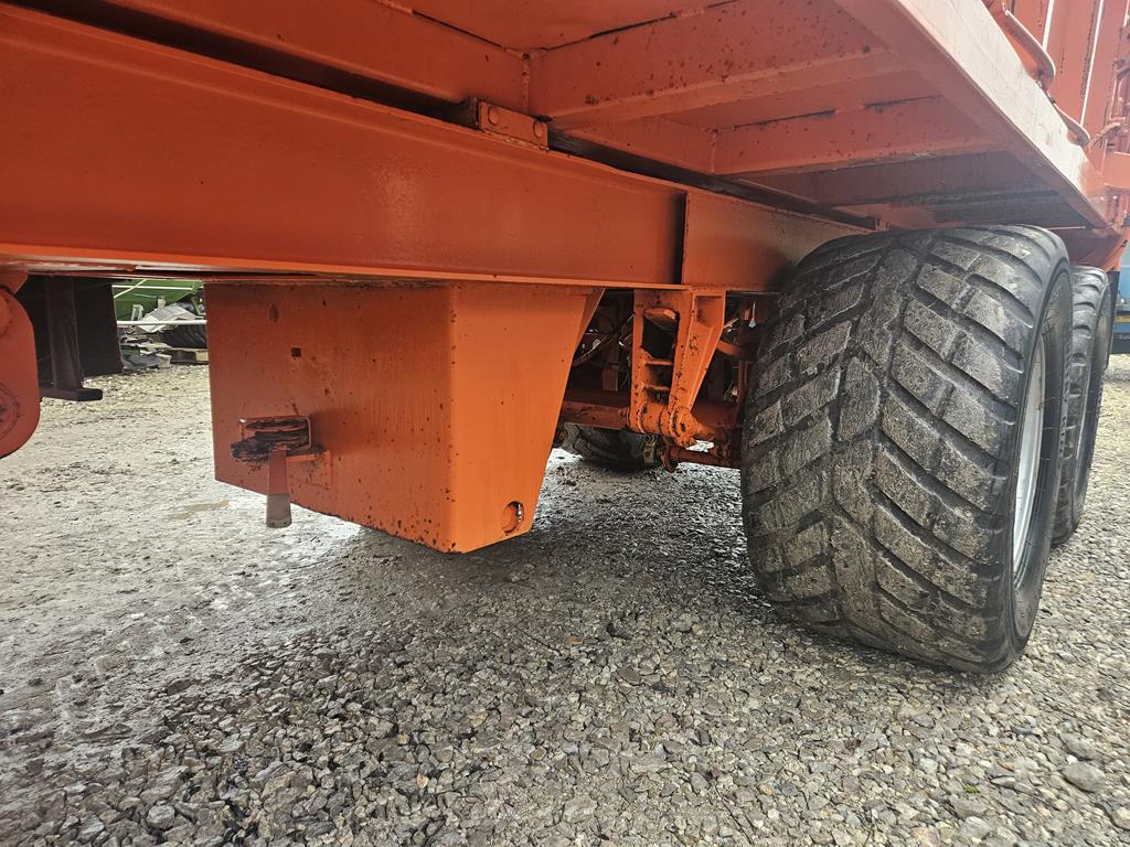 25 Przyczepa rolnicza Richard Larrington