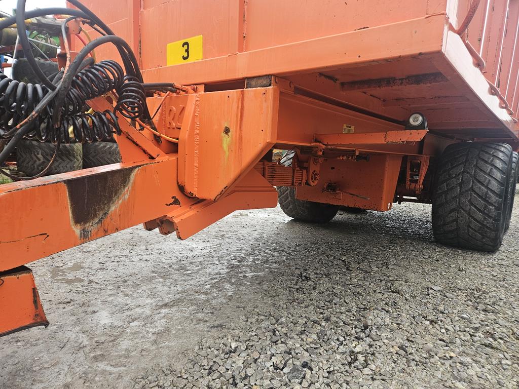 28 Przyczepa rolnicza Richard Larrington