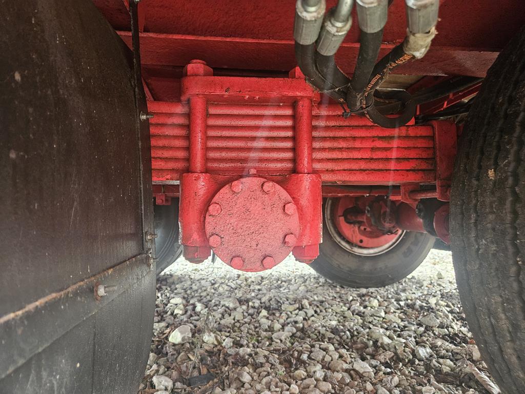 30 Przyczepa niskopodwoziowa trzyosiowa