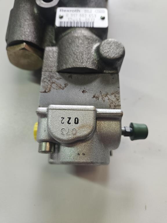 02 Zawór hamulcowy R917002653