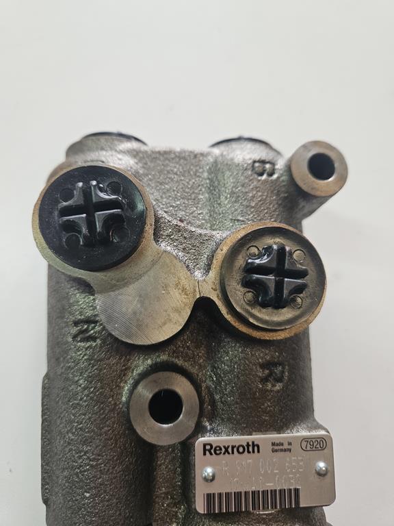 04 Zawór hamulcowy R917002653