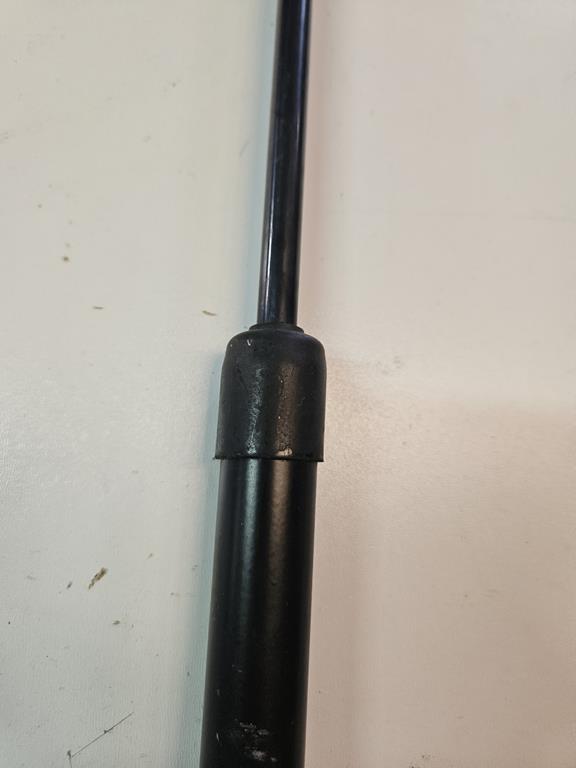 4 Siłownik gazowy 332-U3630